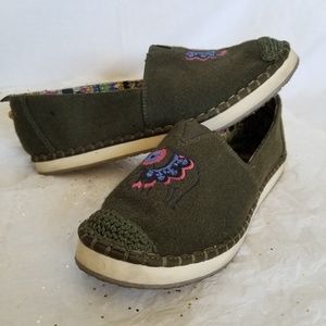 Sakroots slip on shoes elephant embroidery boho